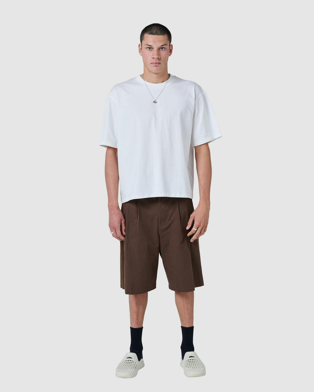 pleat short chocolate