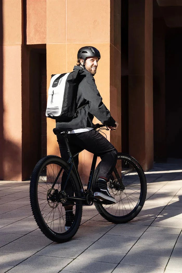 Velocity Design Lake 23L