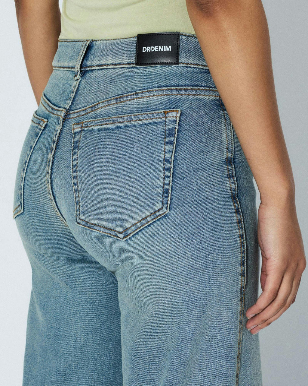 Zila Mid Wide Jeans - Cape Light Vintage