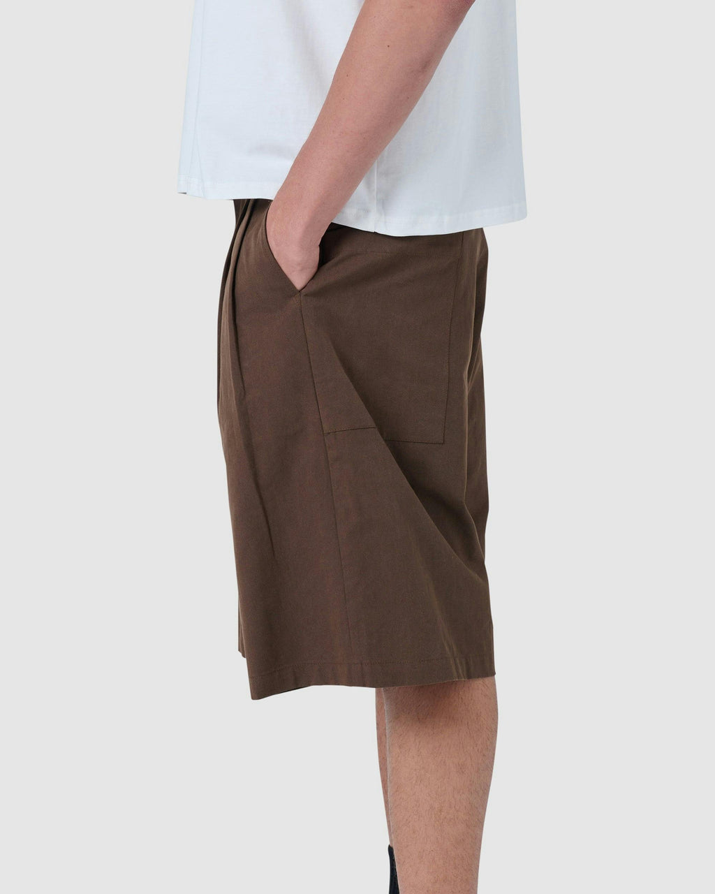pleat short chocolate
