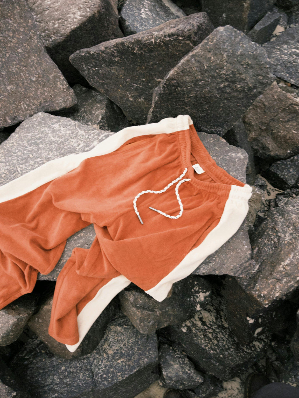 Après Surf Panel Pant in Rust & Cream