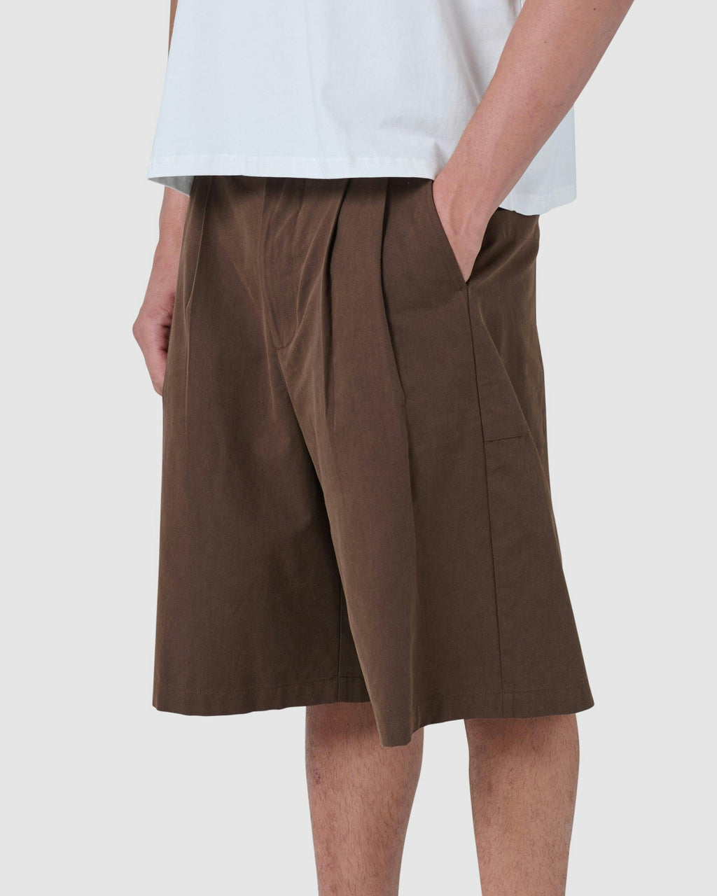 pleat short chocolate
