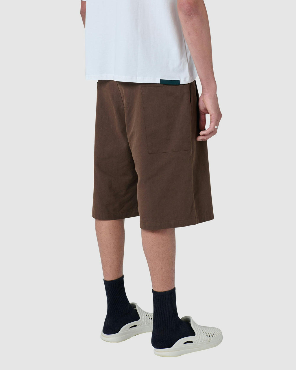 pleat short chocolate