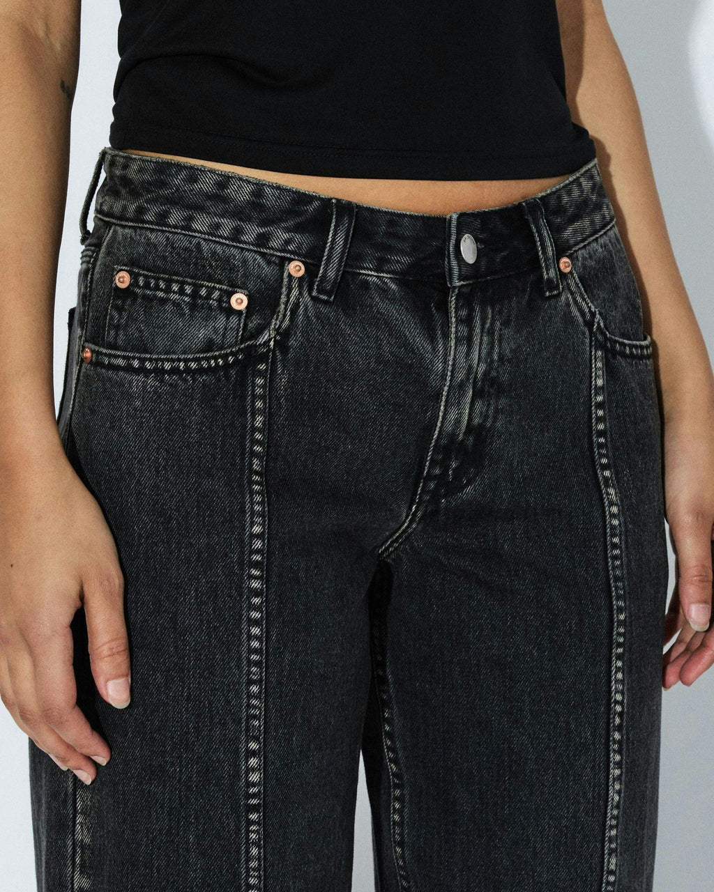 Nika Mid Straight Jeans - Worker Aged Black