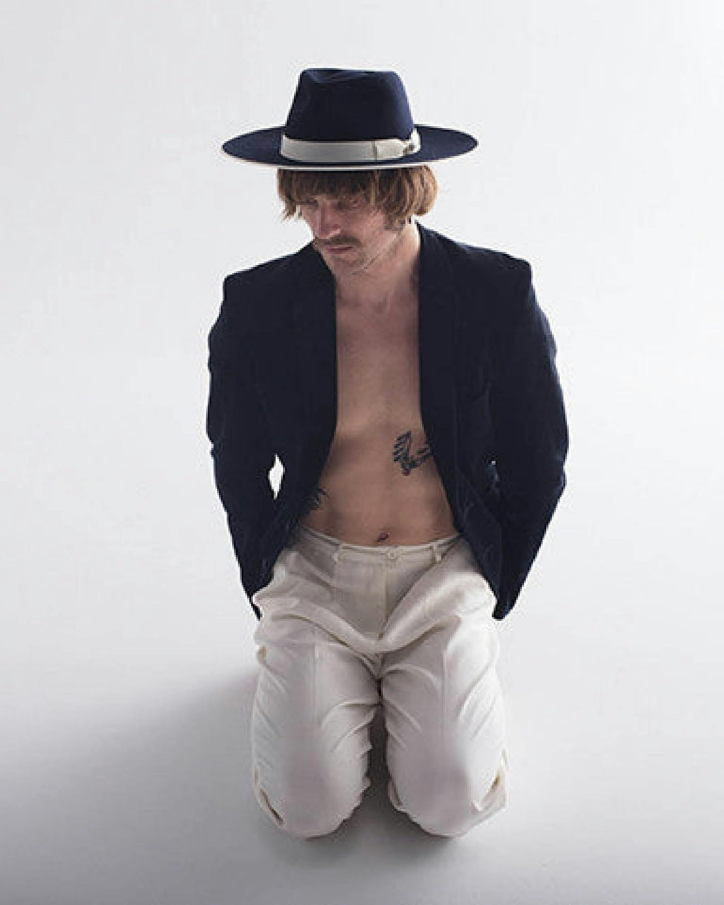 The TripTych Series Felt Hat - Triangle - Navy/White