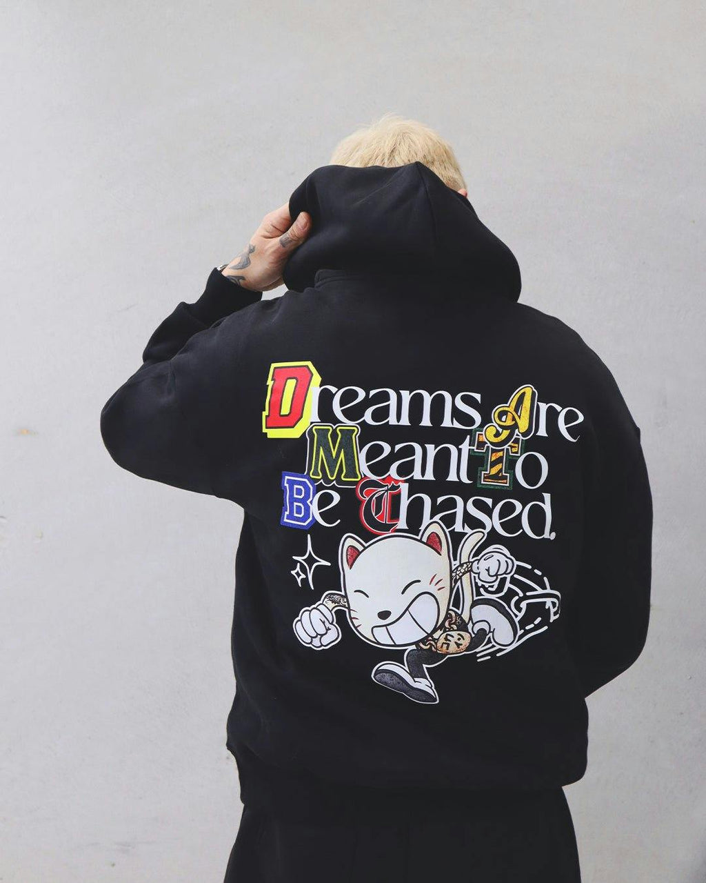 "Dreams Are Meant To Be Chased" Hoodie // BLACK