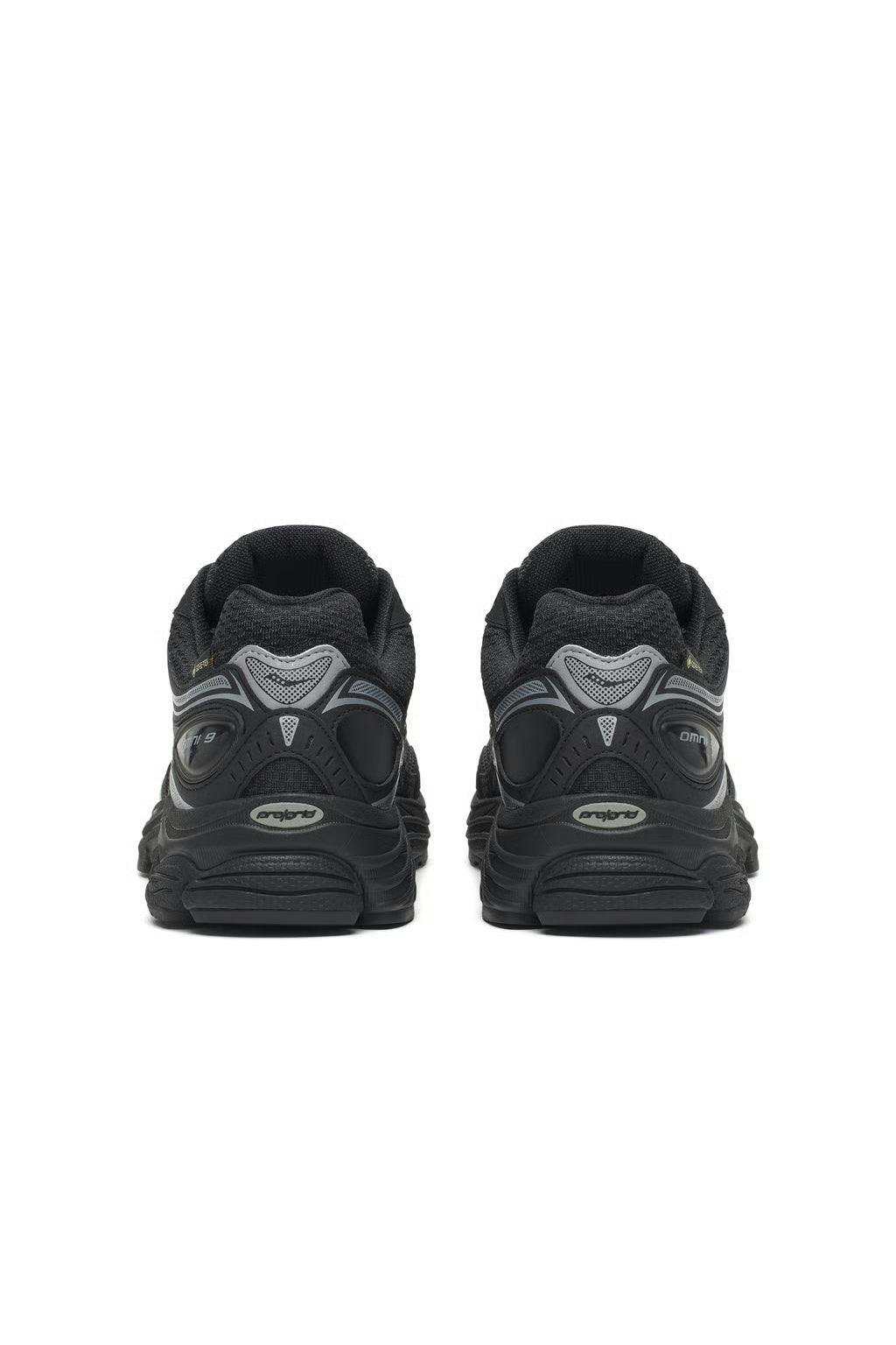 Saucony ProGrid Omni 9 GTX in Black/Silver