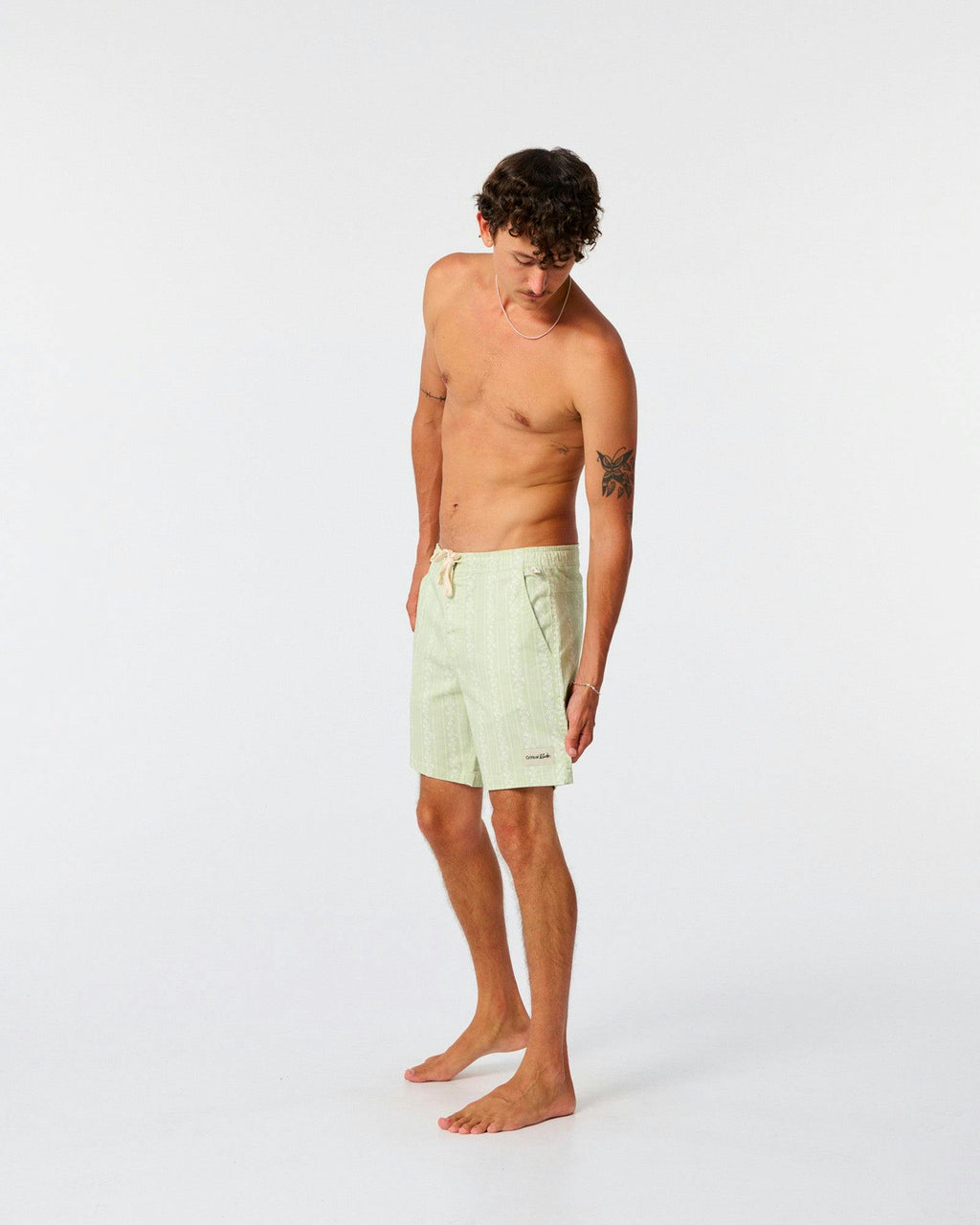 Peace Floral 16" Trunk - Seagrass